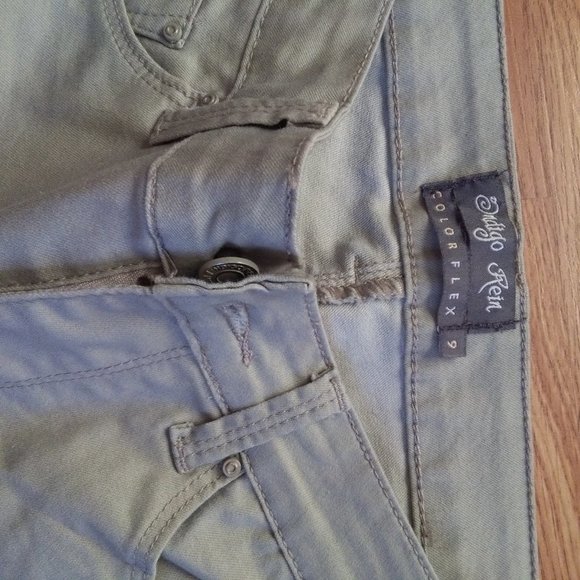 Cropped Pale Green Pants - Picture 3 of 3